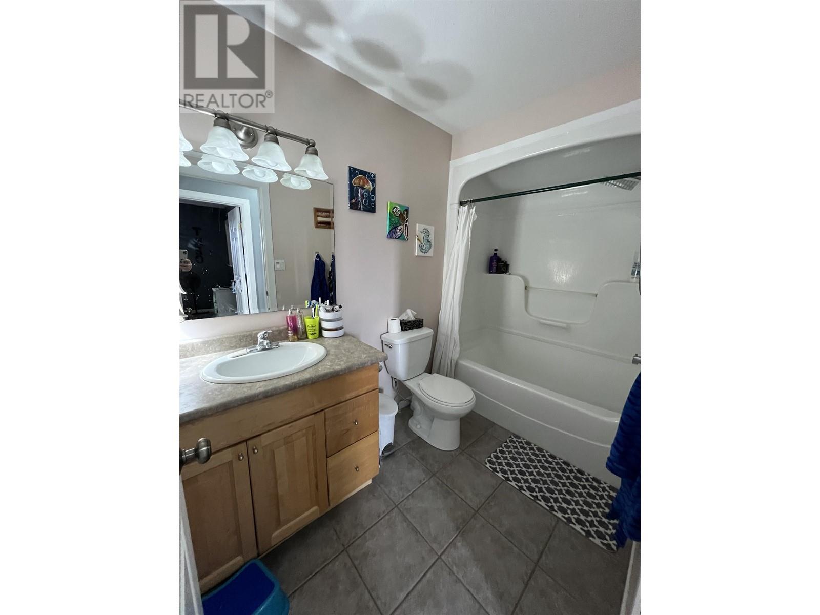 5012 46 Street Property Photo 16
