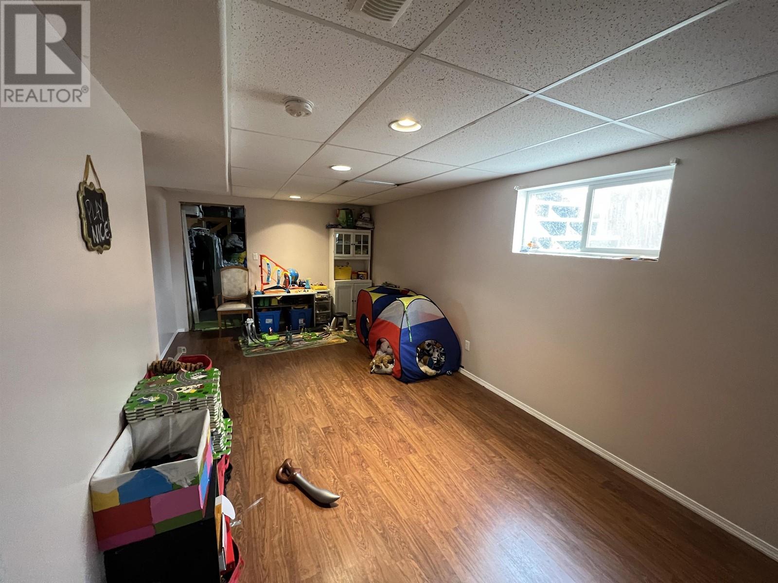 5012 46 Street Property Photo 17