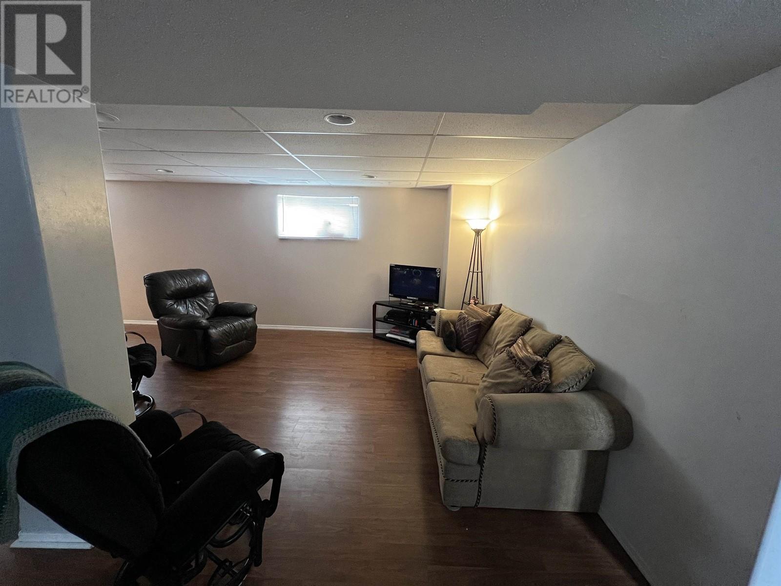 5012 46 Street Property Photo 20
