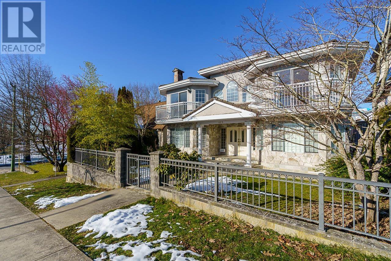 4215 Charles Street Property Photo 2