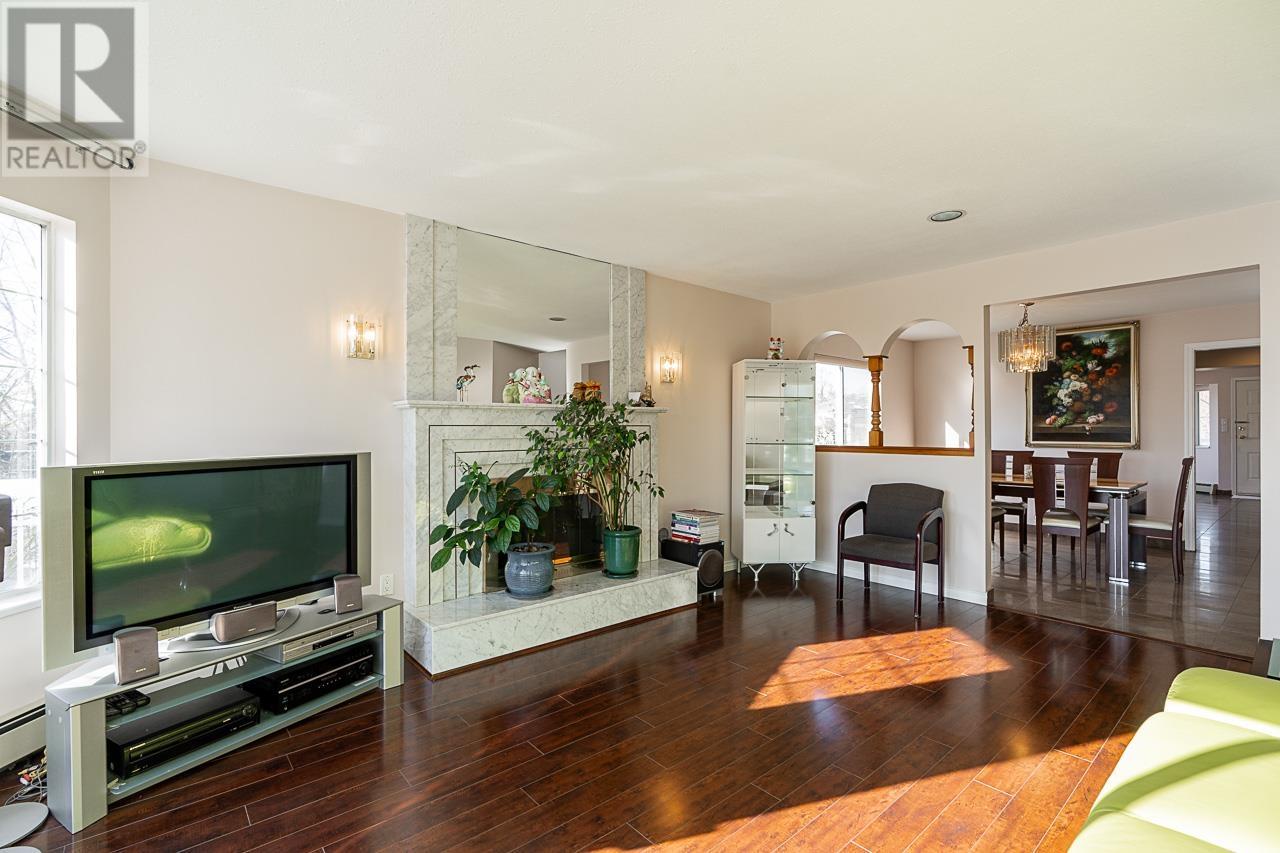 4215 Charles Street Property Photo 7