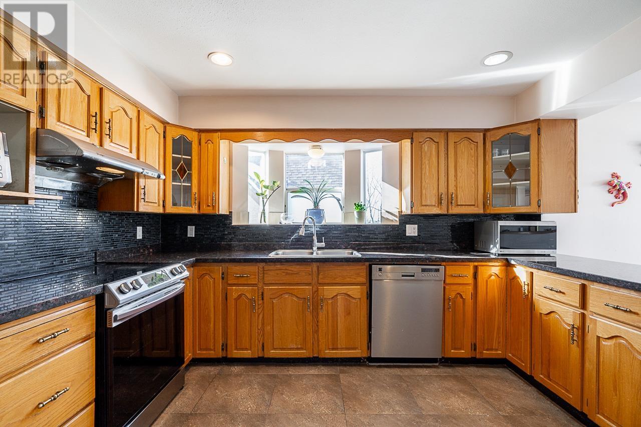 4215 Charles Street Property Photo 10