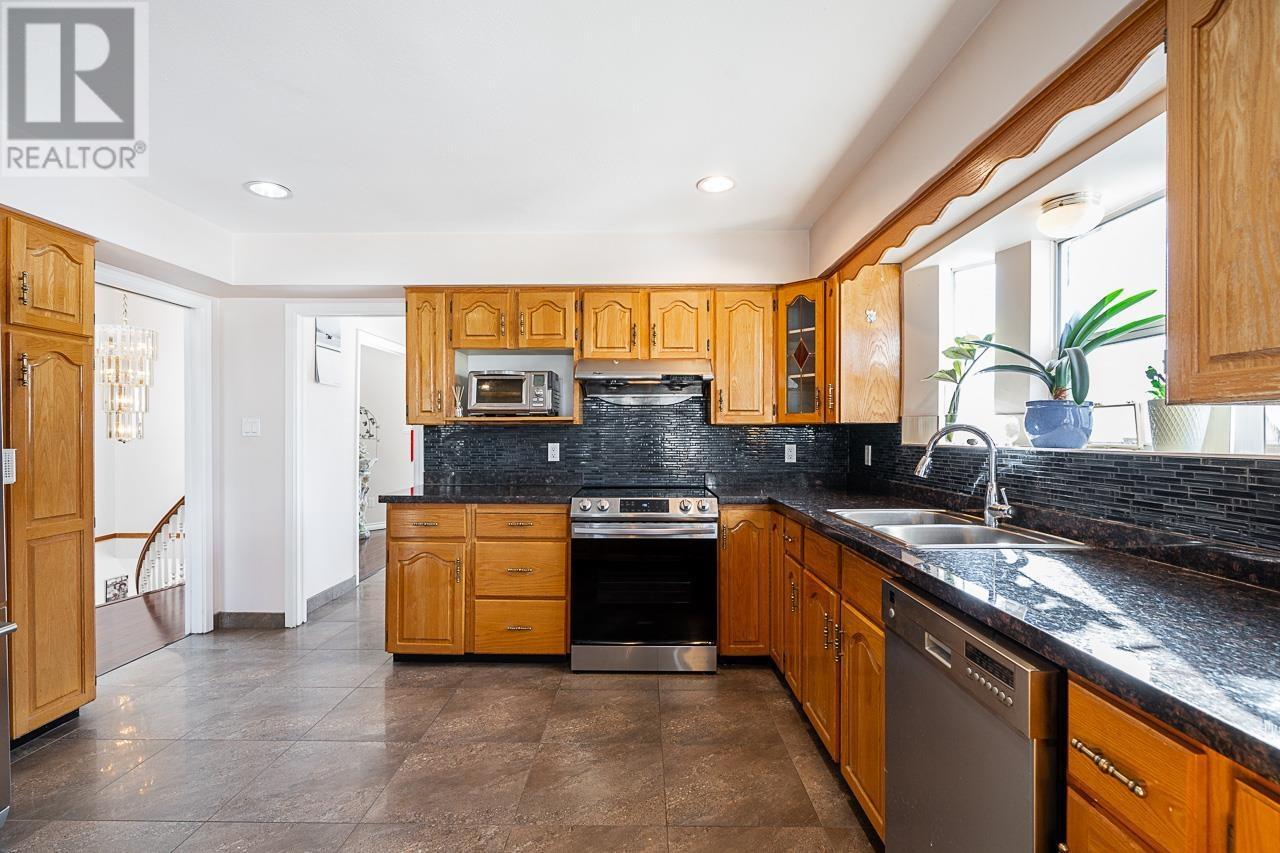 4215 Charles Street Property Photo 11