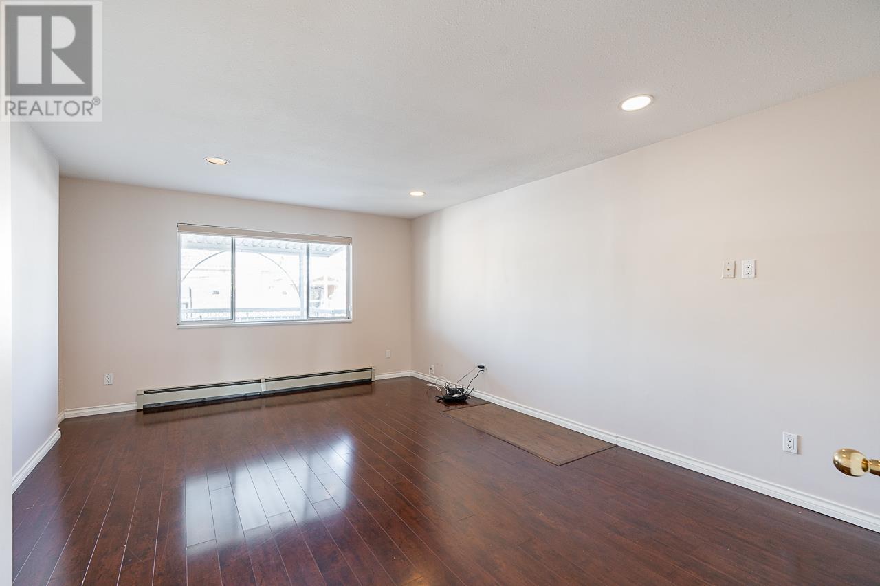 4215 Charles Street Property Photo 13