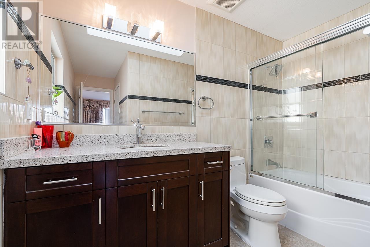 4215 Charles Street Property Photo 16