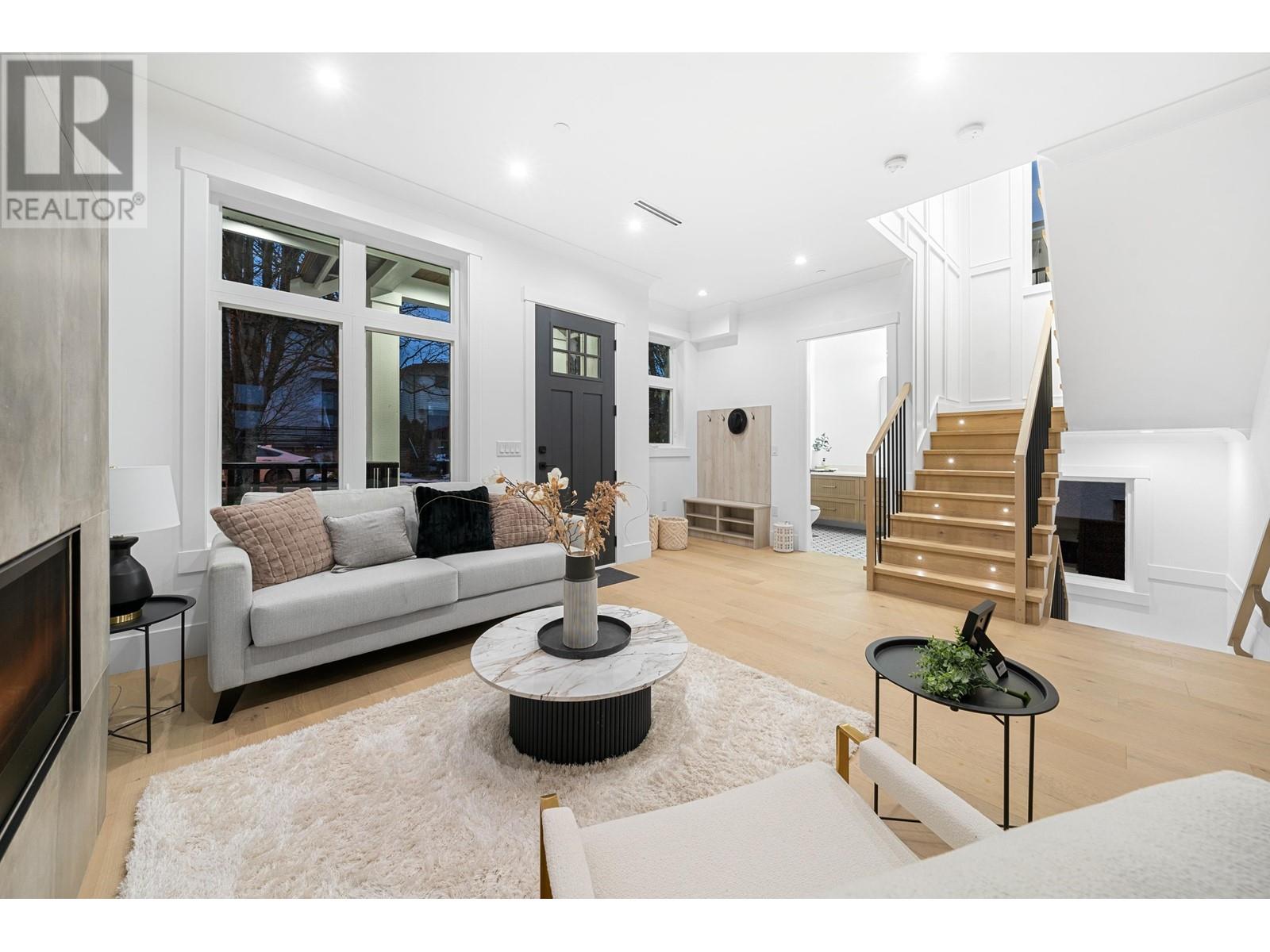 4990 Sherbrooke Street Property Photo 3