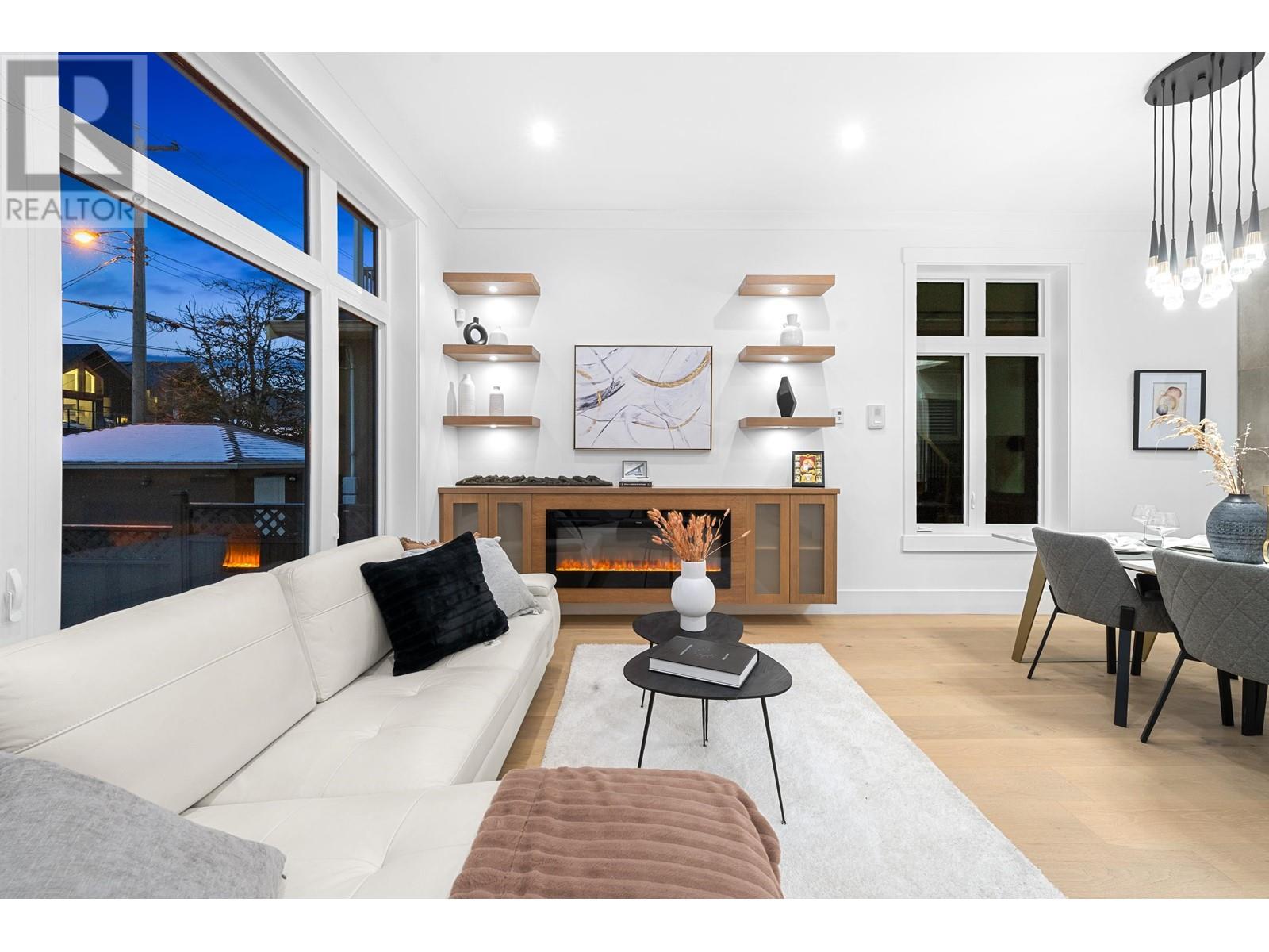 4990 Sherbrooke Street Property Photo 10
