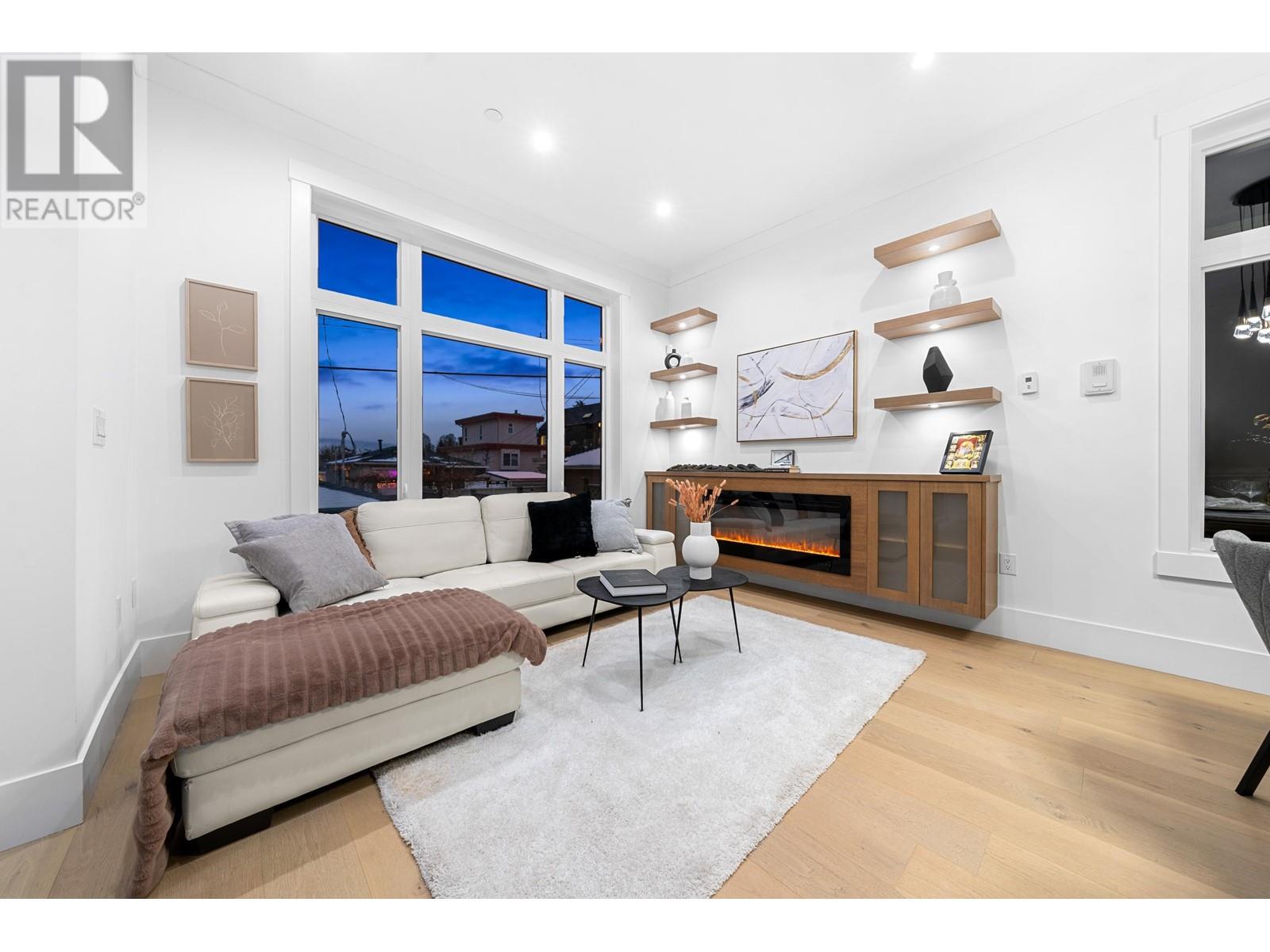 4990 Sherbrooke Street Property Photo 11