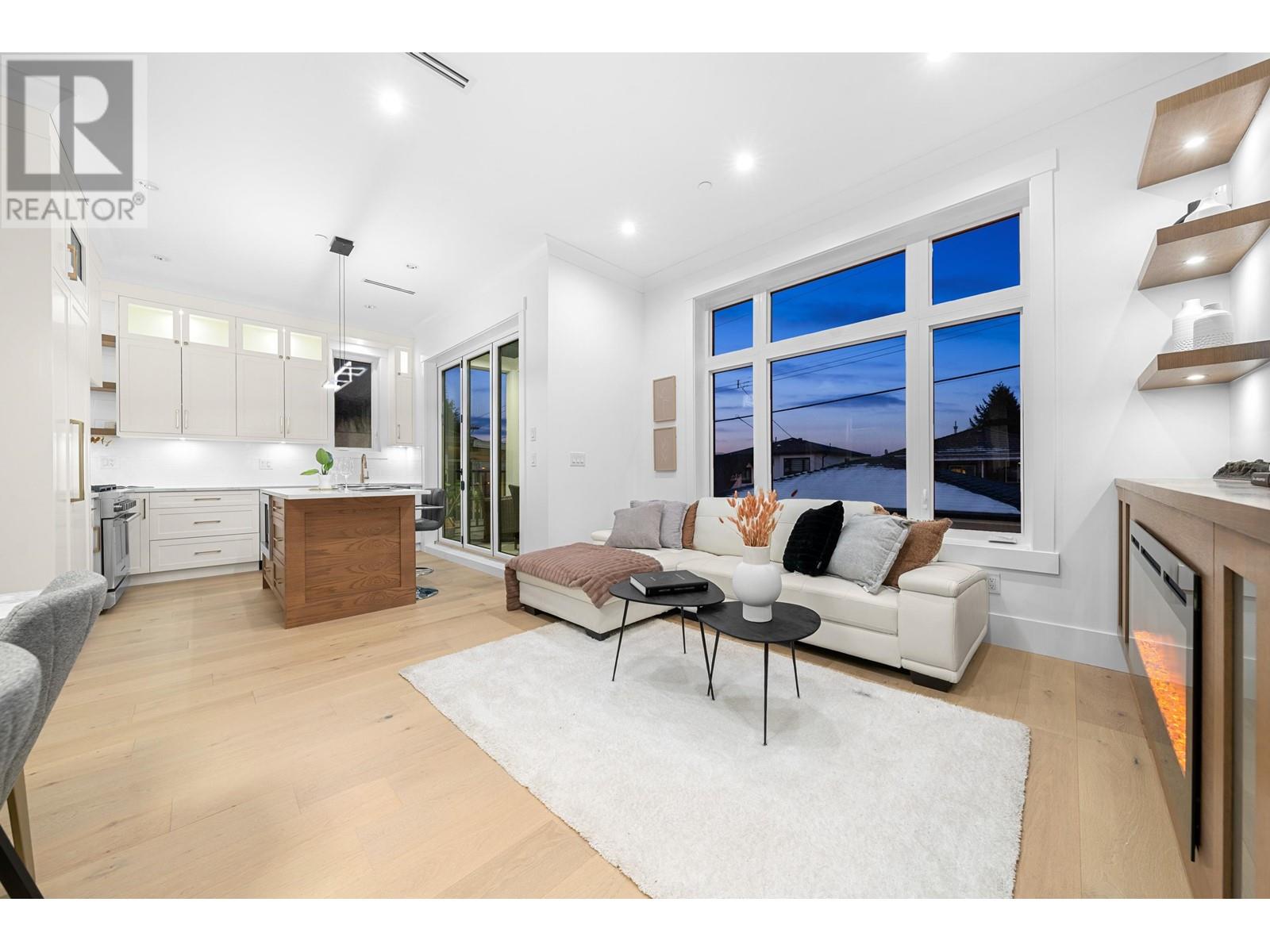 4990 Sherbrooke Street Property Photo 12
