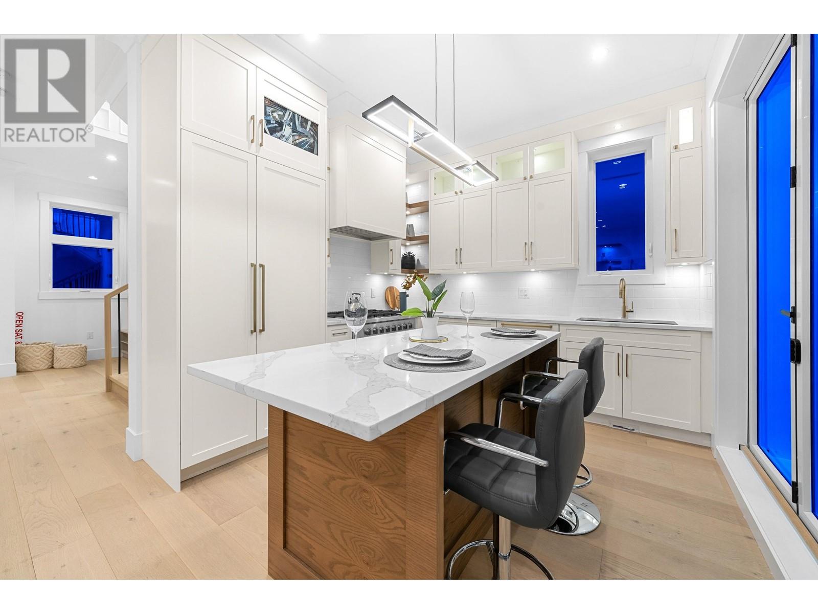 4990 Sherbrooke Street Property Photo 17