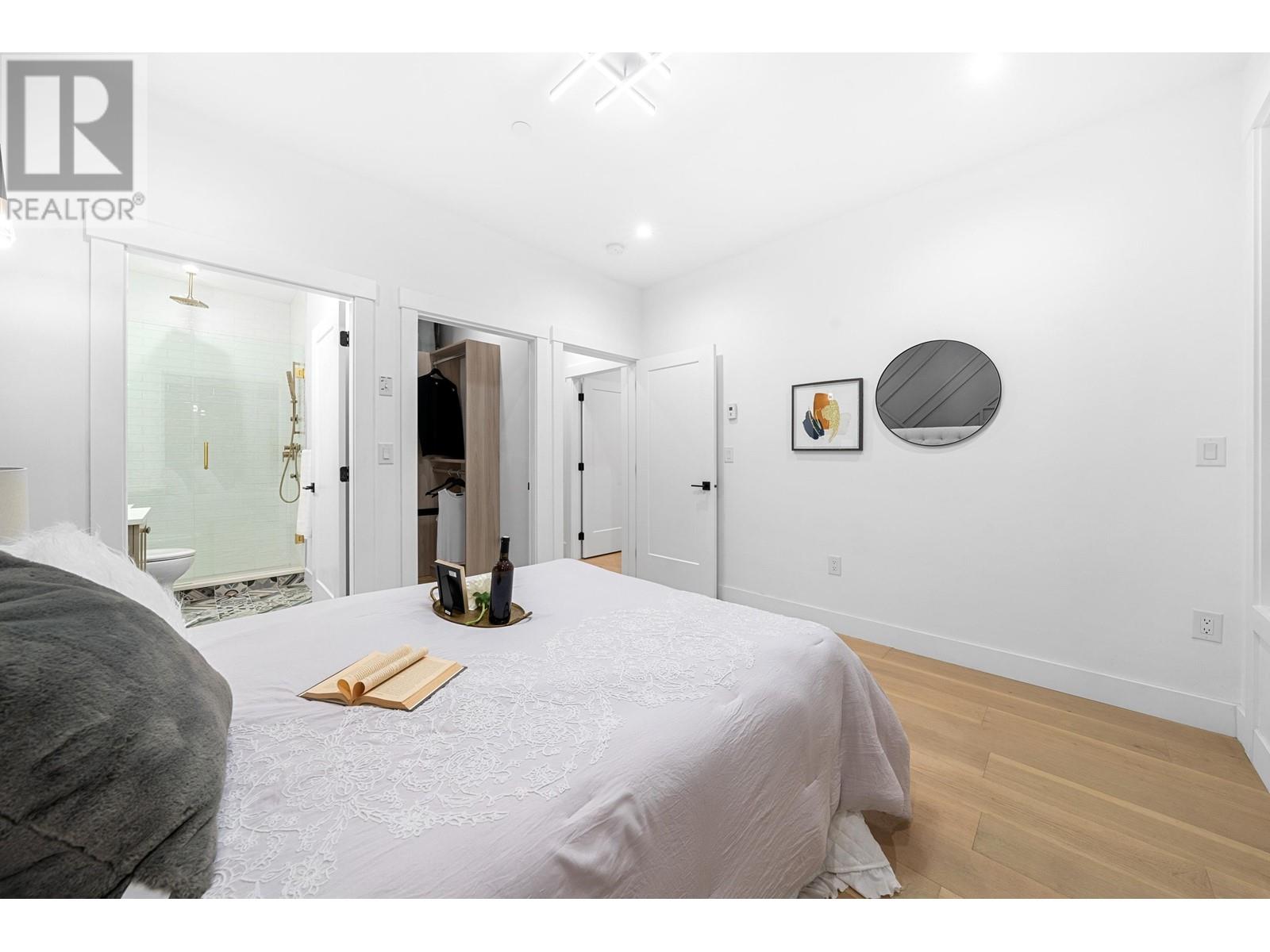 4990 Sherbrooke Street Property Photo 22