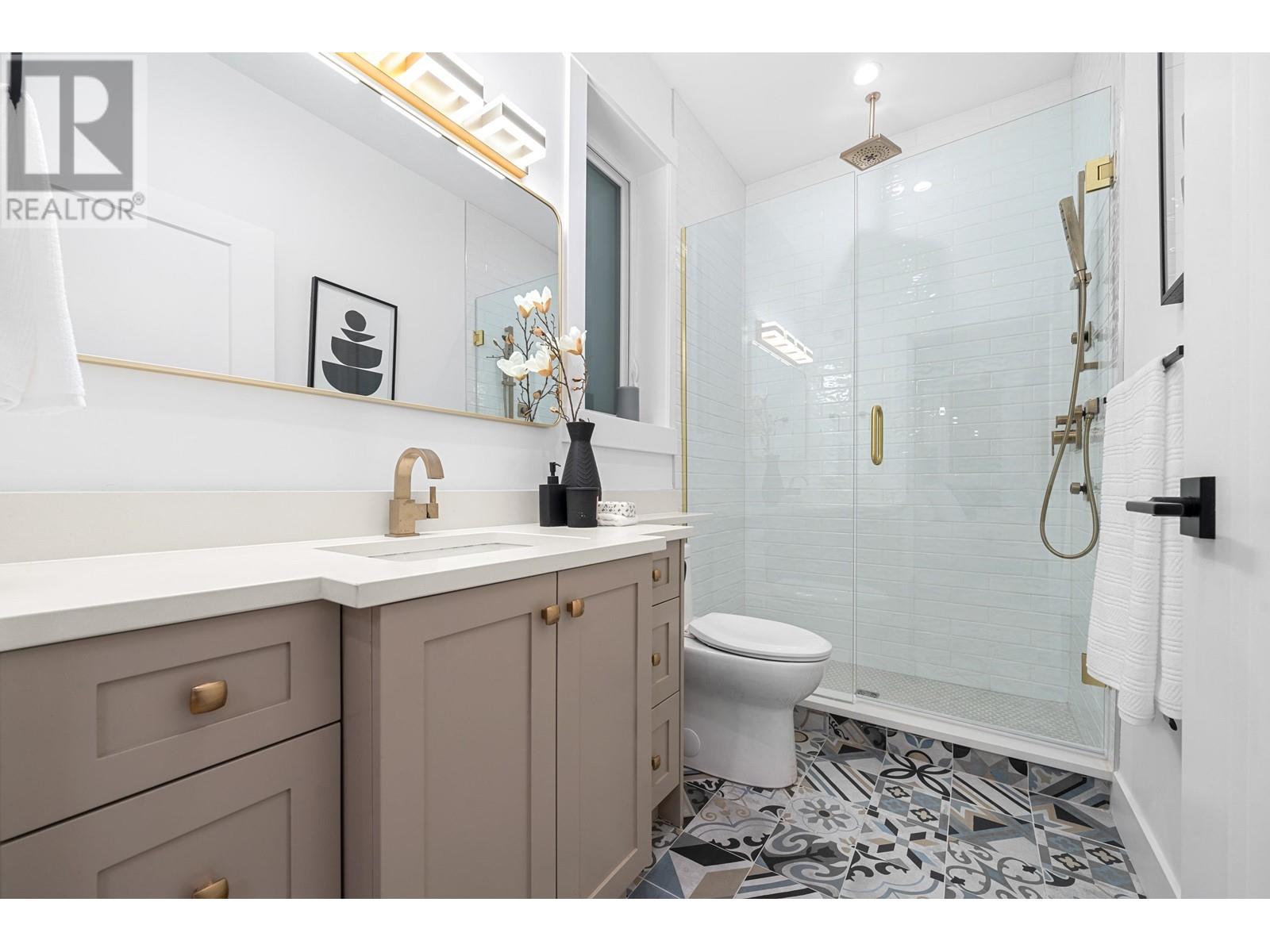 4990 Sherbrooke Street Property Photo 23