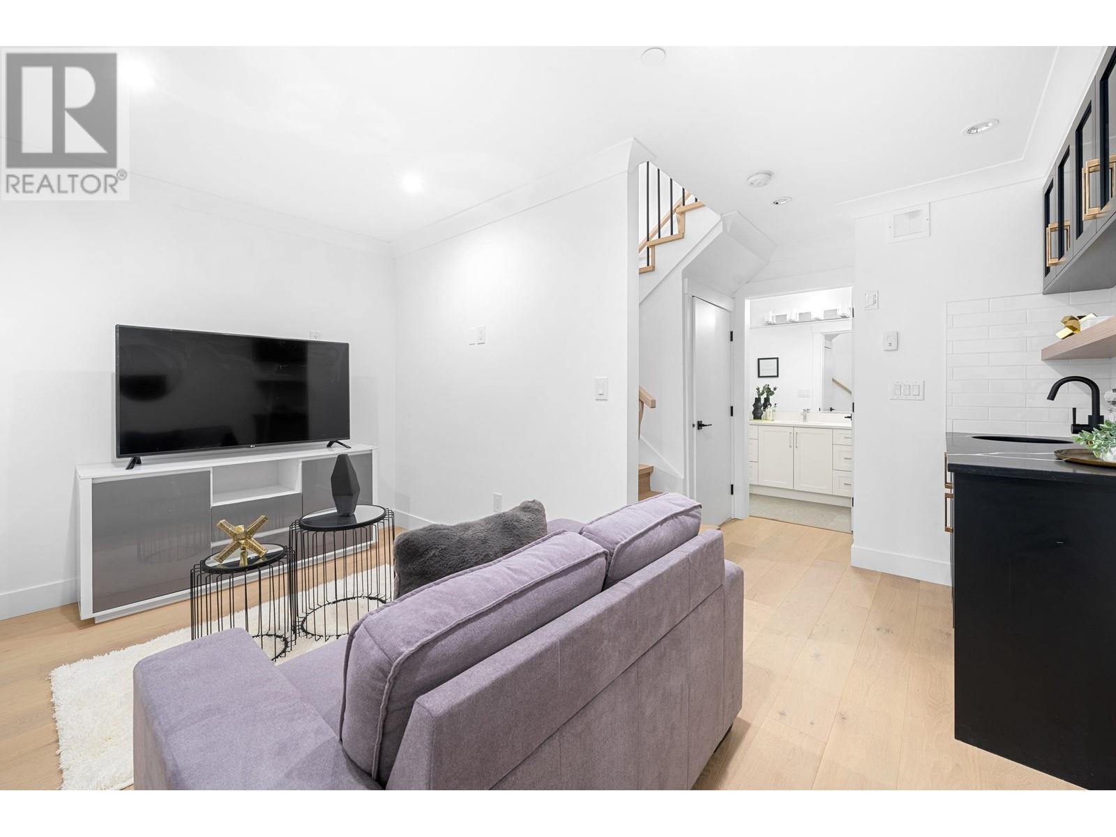 4990 Sherbrooke Street Property Photo 28