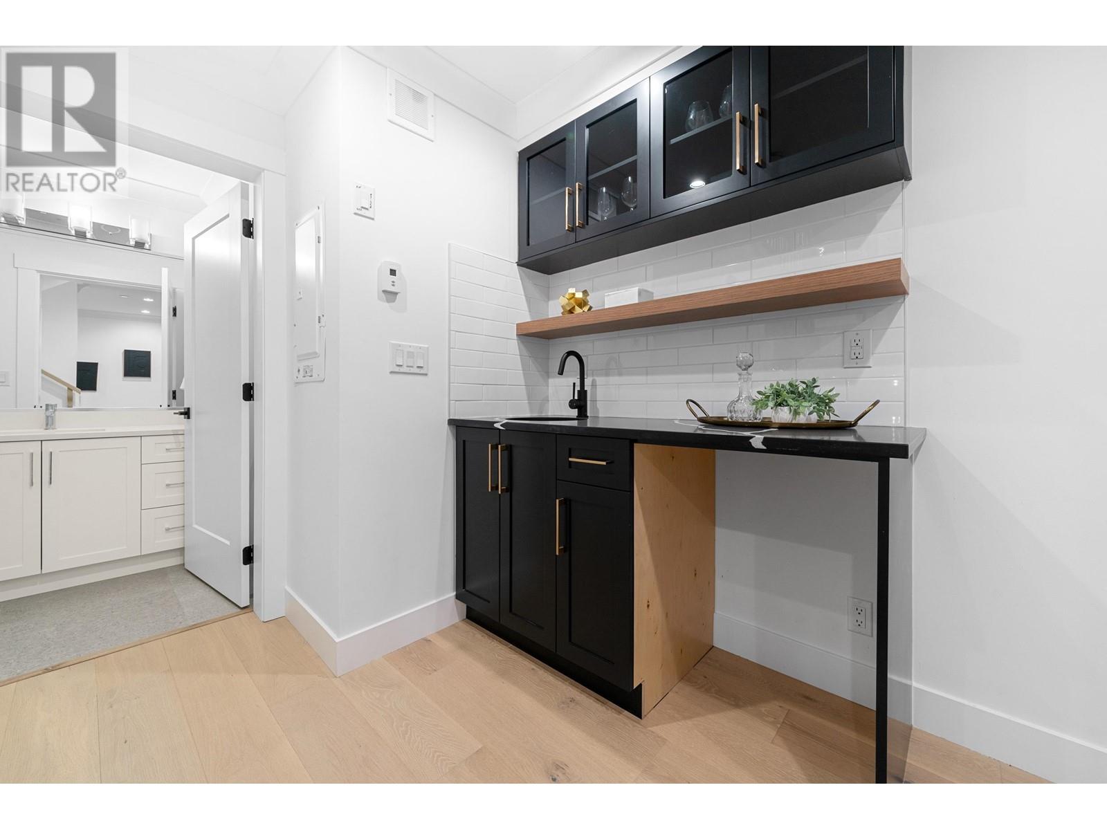 4990 Sherbrooke Street Property Photo 29