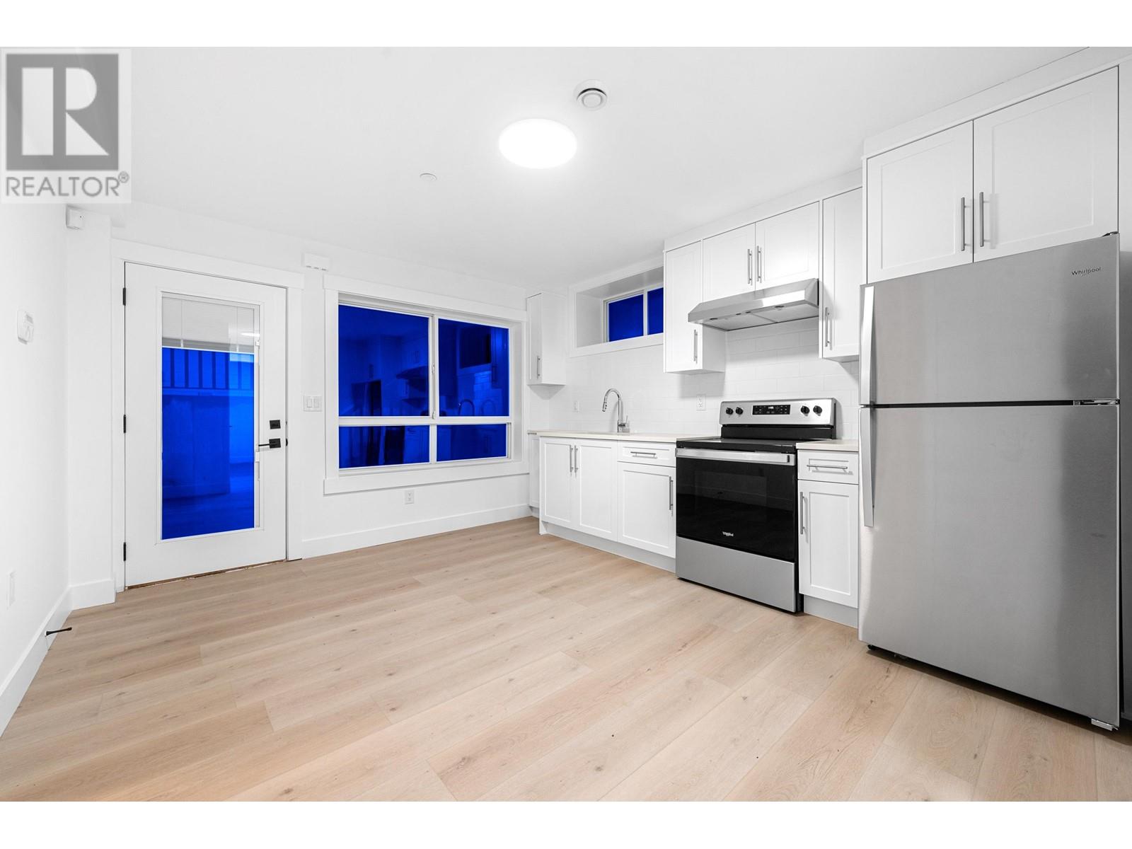 4990 Sherbrooke Street Property Photo 31