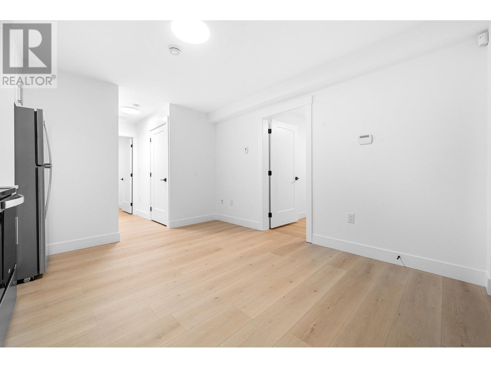 4990 Sherbrooke Street Property Photo 32