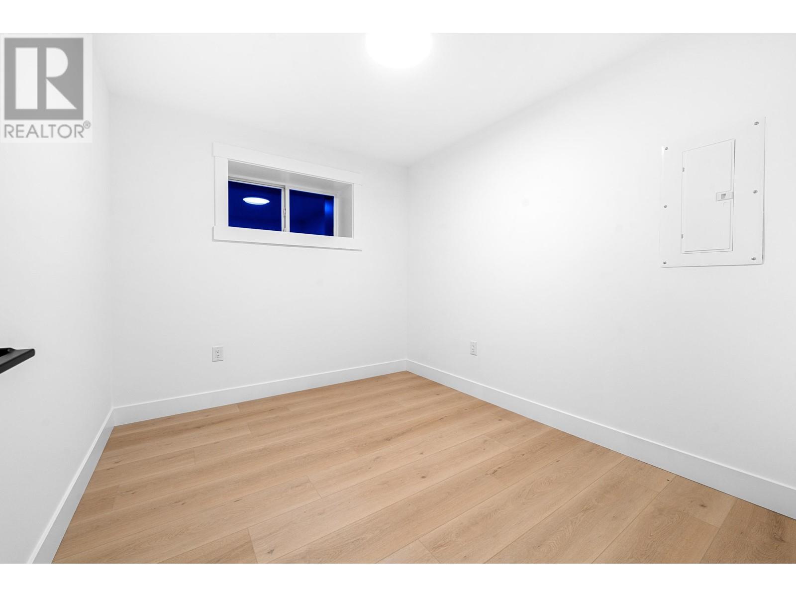 4990 Sherbrooke Street Property Photo 33