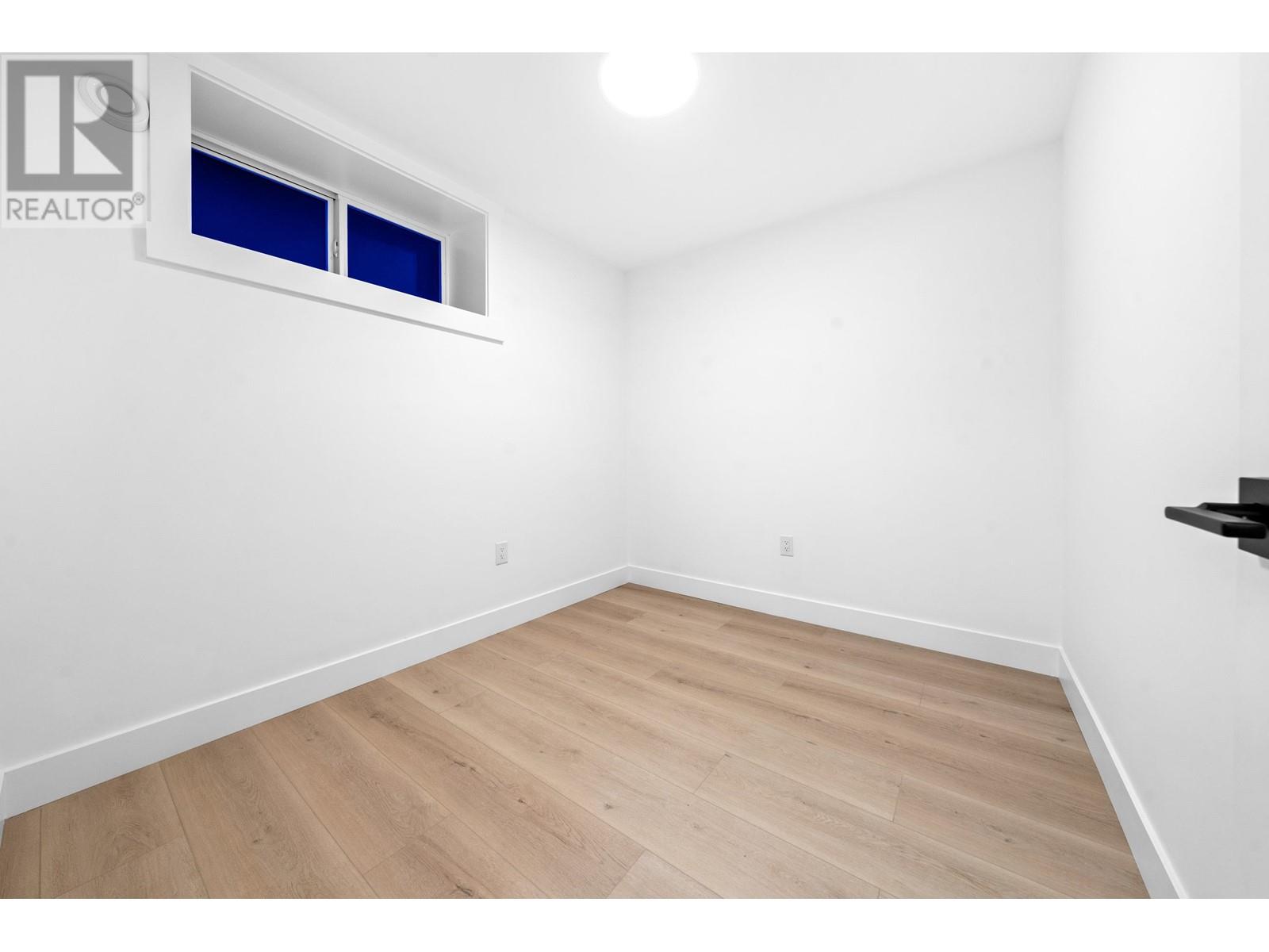 4990 Sherbrooke Street Property Photo 34