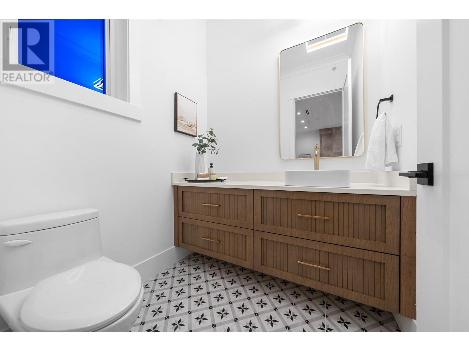 4990 Sherbrooke Street Property Photo 35