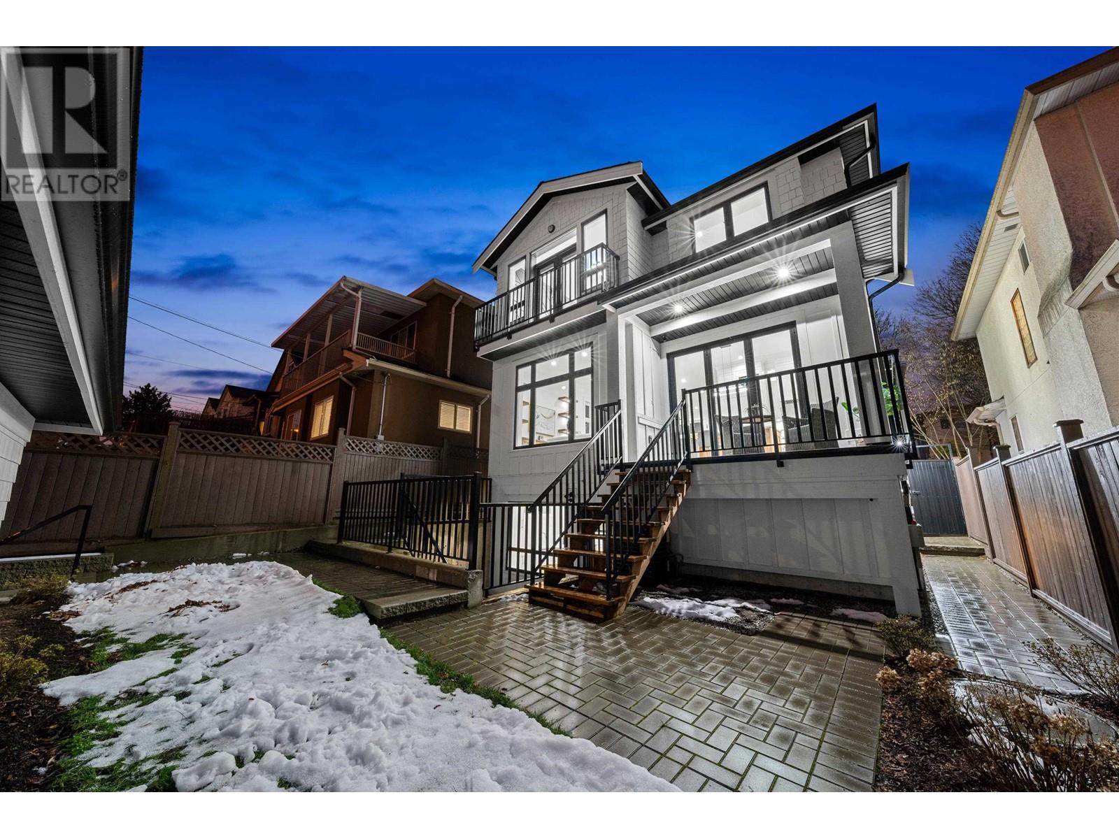 4990 Sherbrooke Street Property Photo 38