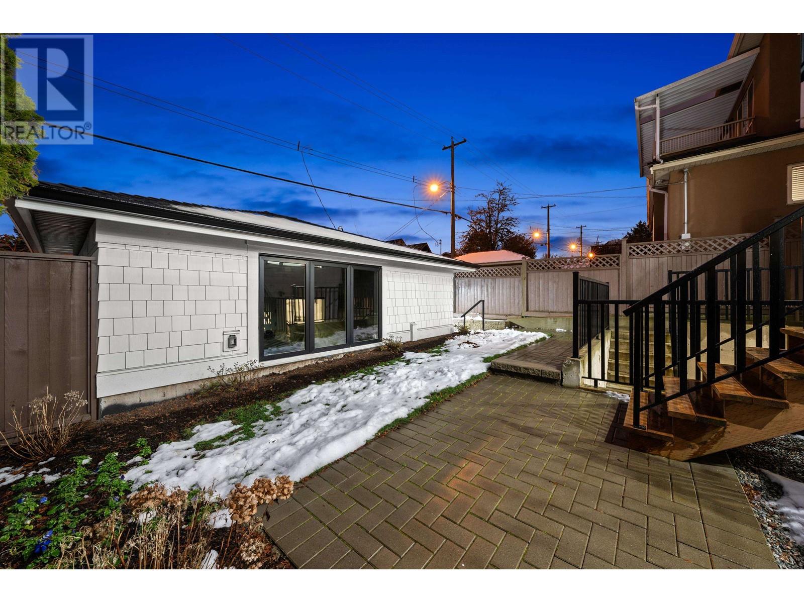 4990 Sherbrooke Street Property Photo 39