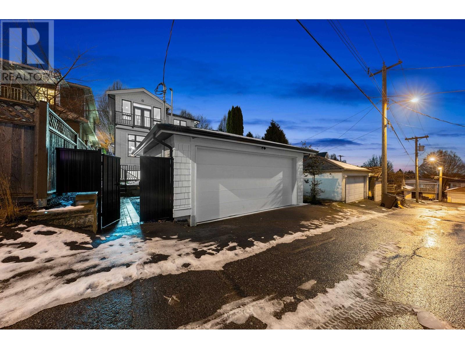 4990 Sherbrooke Street Property Photo 40