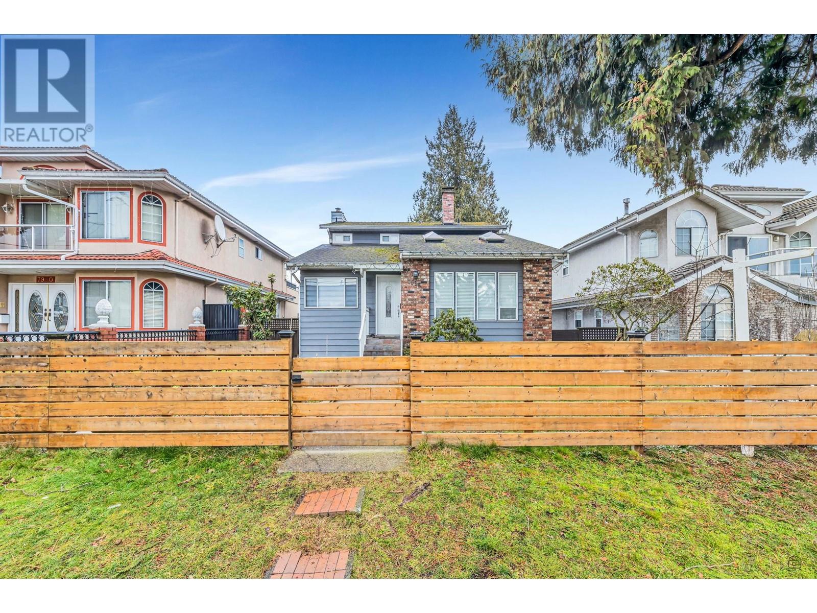 7996 PRINCE EDWARD STREET Property Photo 1