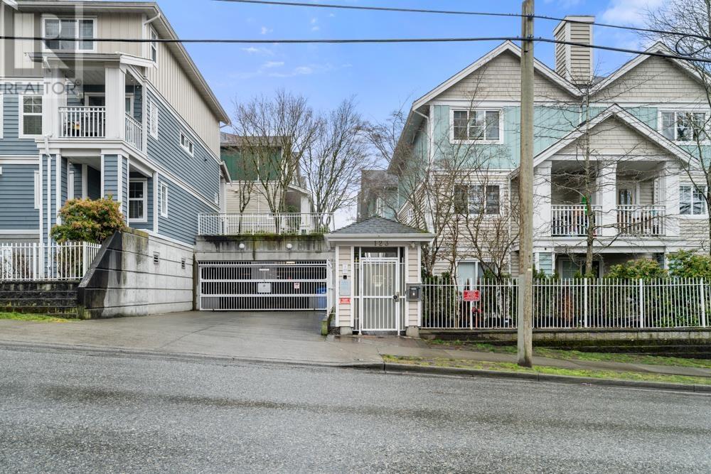 18 123 Seventh Street Property Photo 1