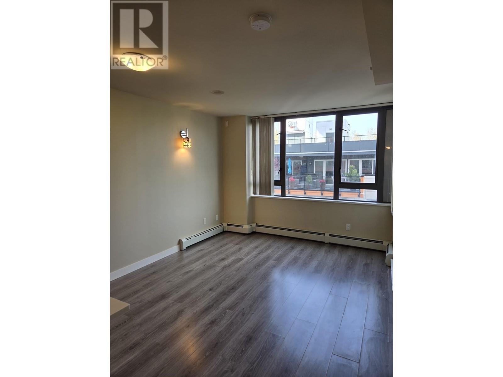 512 2689 Kingsway Property Photo 5
