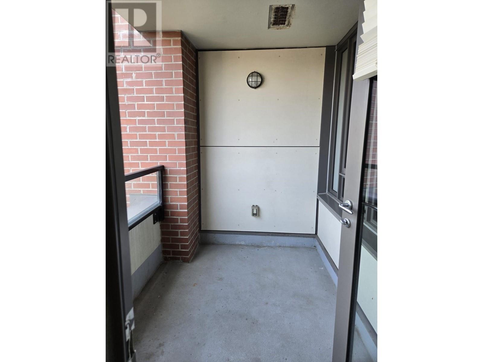 512 2689 Kingsway Property Photo 11
