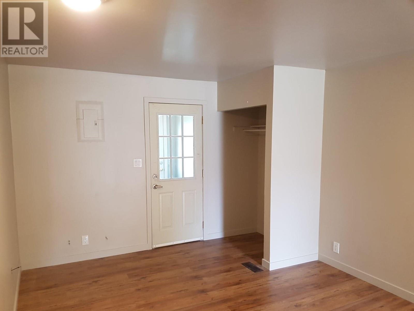 4908 Mcleod Road Property Photo 9
