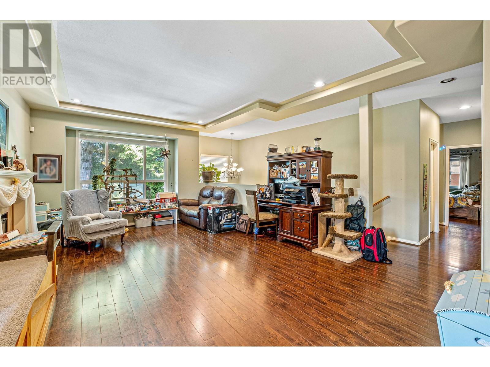 6693 Canada Way Property Photo 3