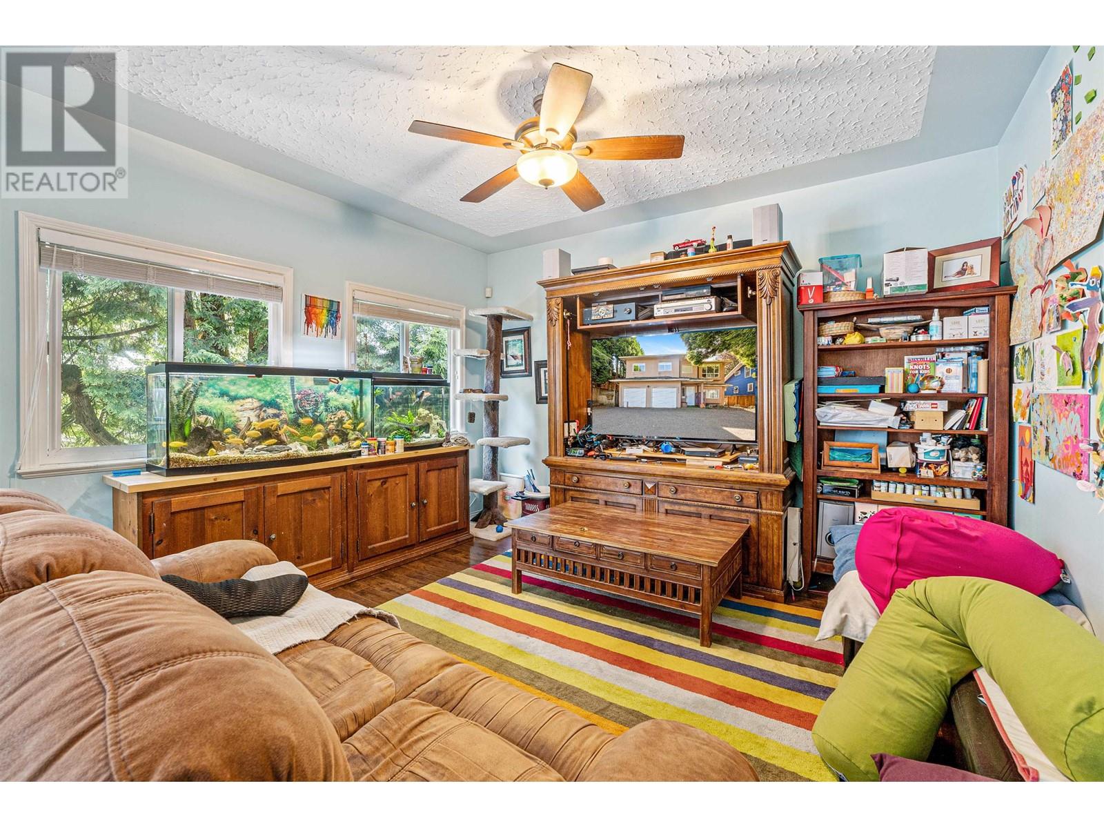 6693 Canada Way Property Photo 5