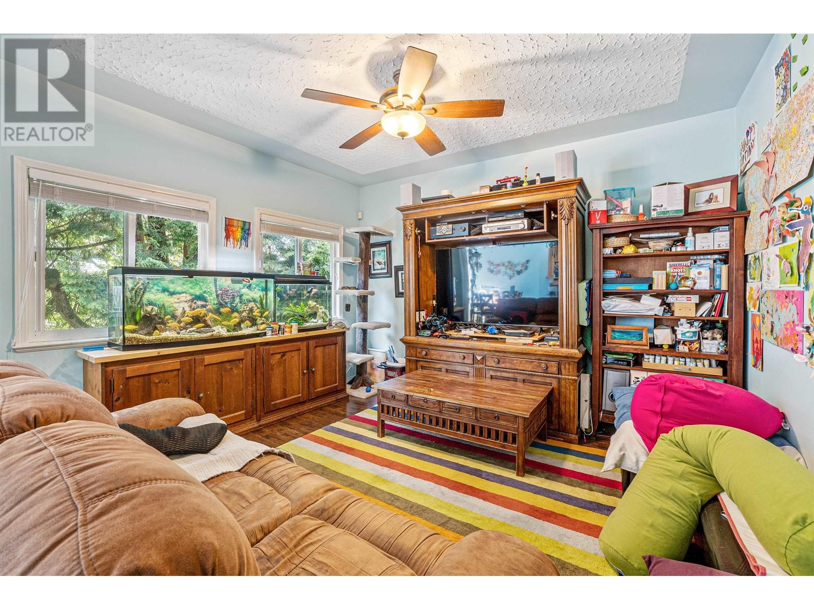 6693 Canada Way Property Photo 6