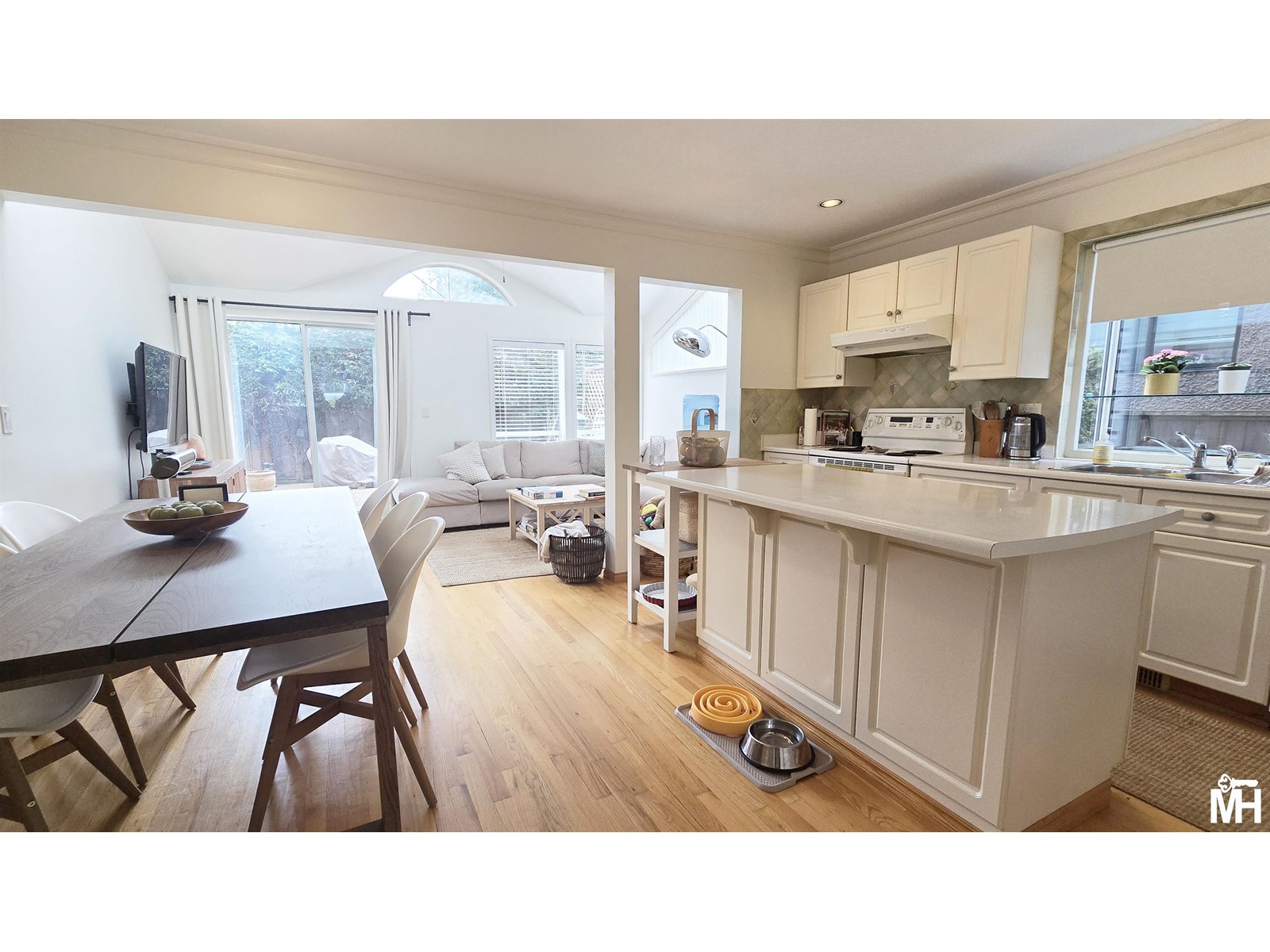 12656 15a Avenue Property Photo 3