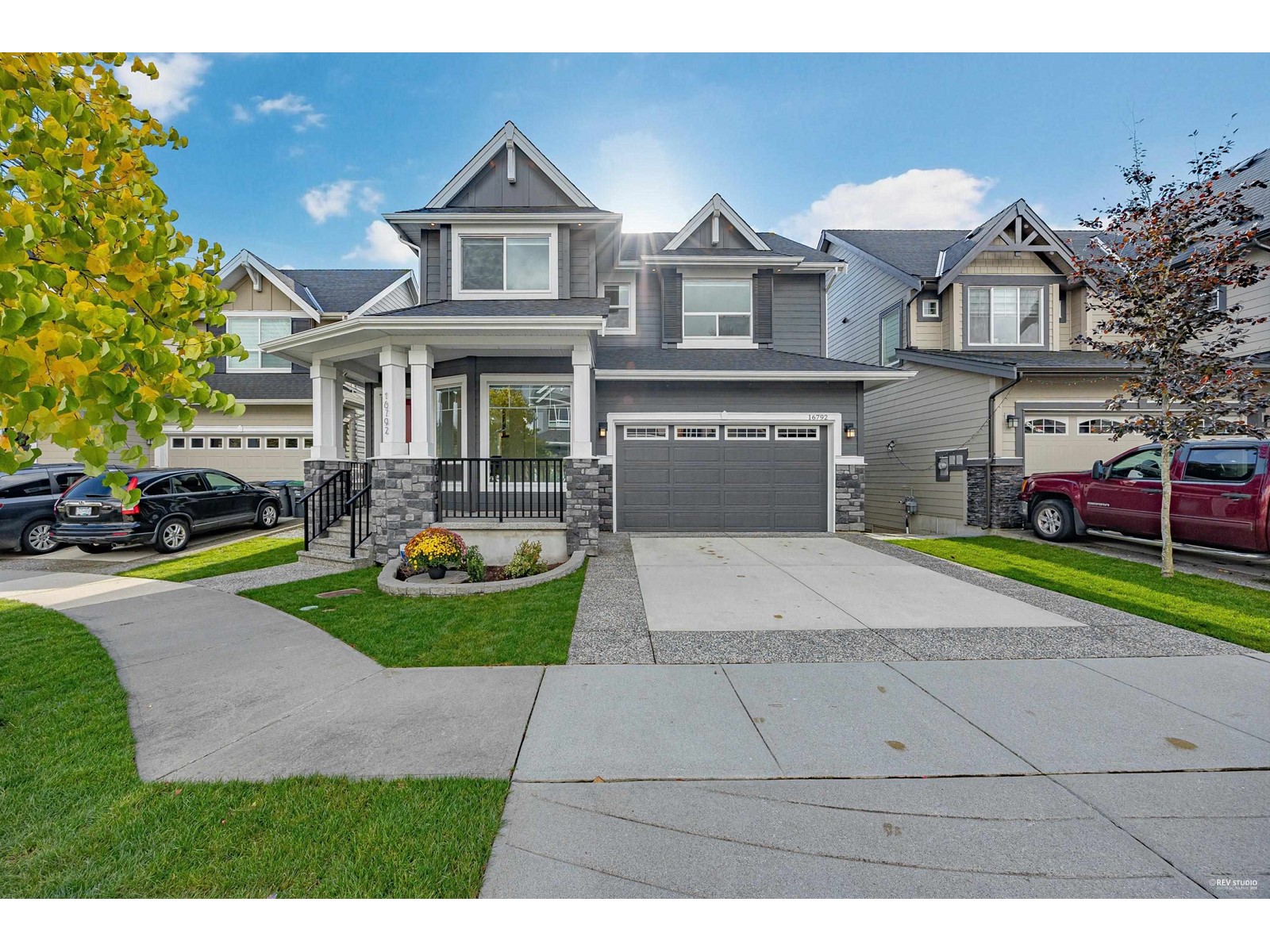 16792 17b Avenue Property Photo 1