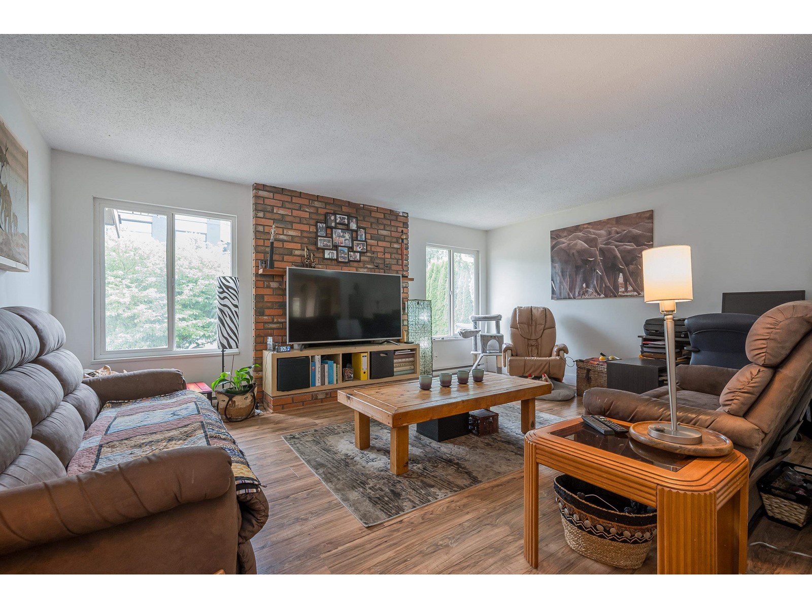 15589 17 Avenue Property Photo 8