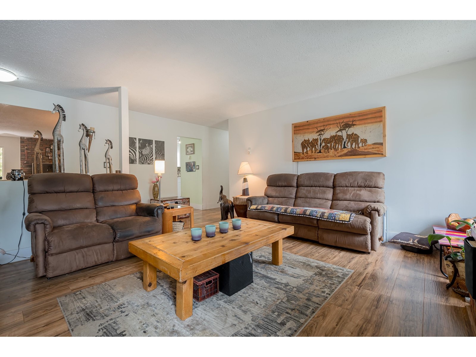 15589 17 Avenue Property Photo 9