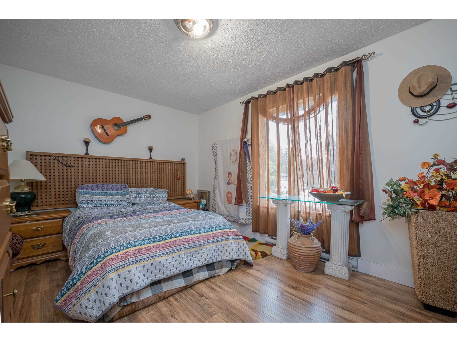 15589 17 Avenue Property Photo 14
