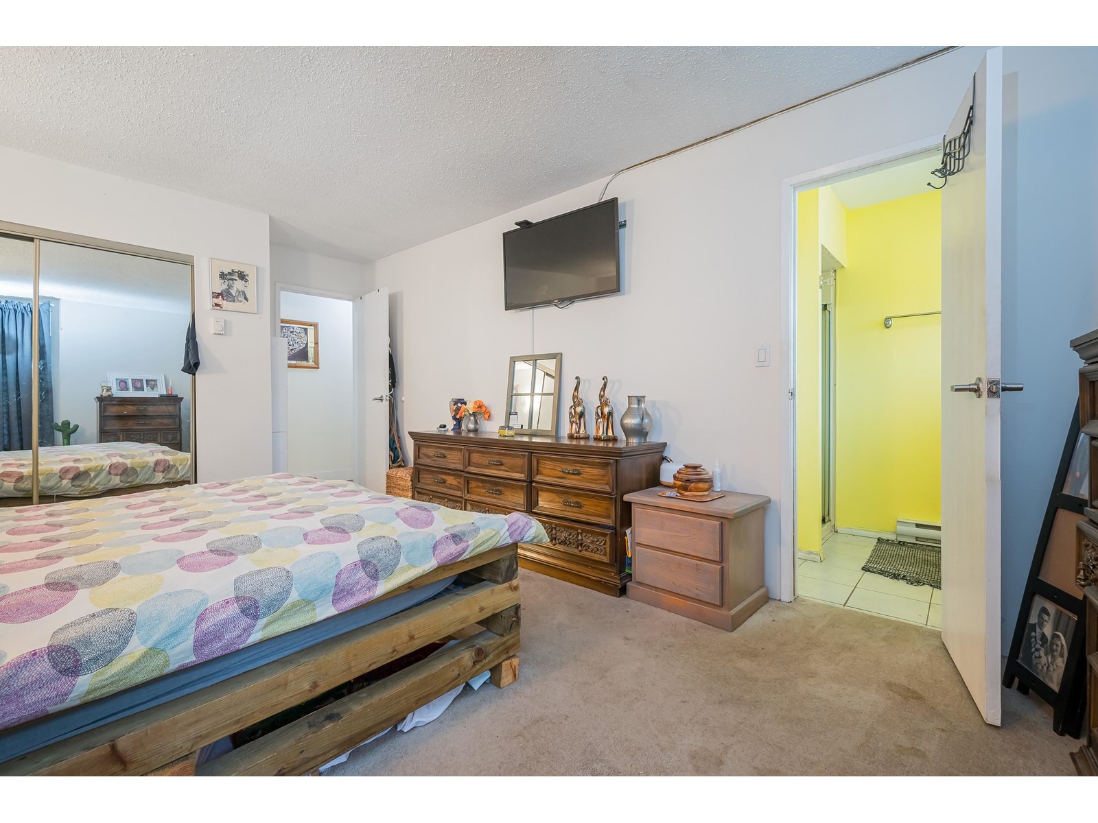 15589 17 Avenue Property Photo 16