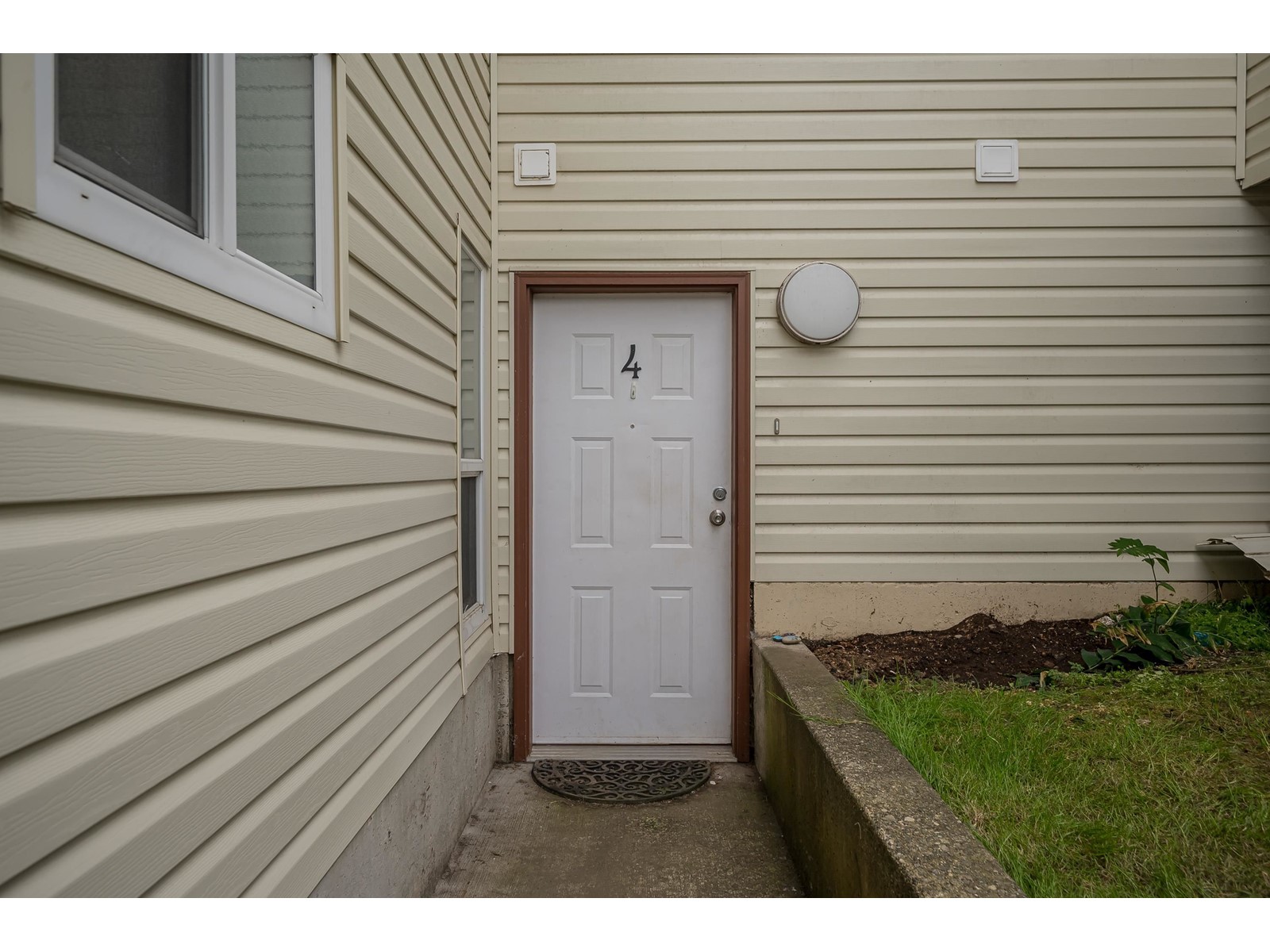 15589 17 Avenue Property Photo 17
