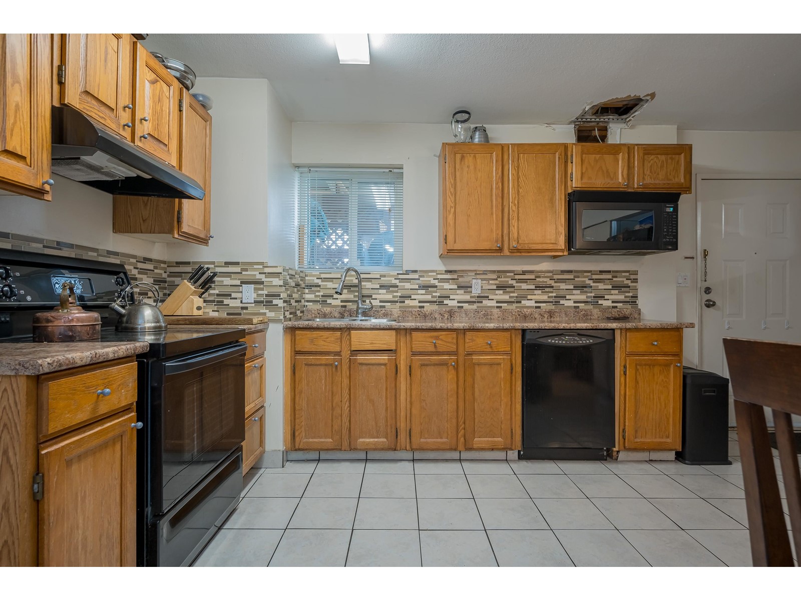 15589 17 Avenue Property Photo 20