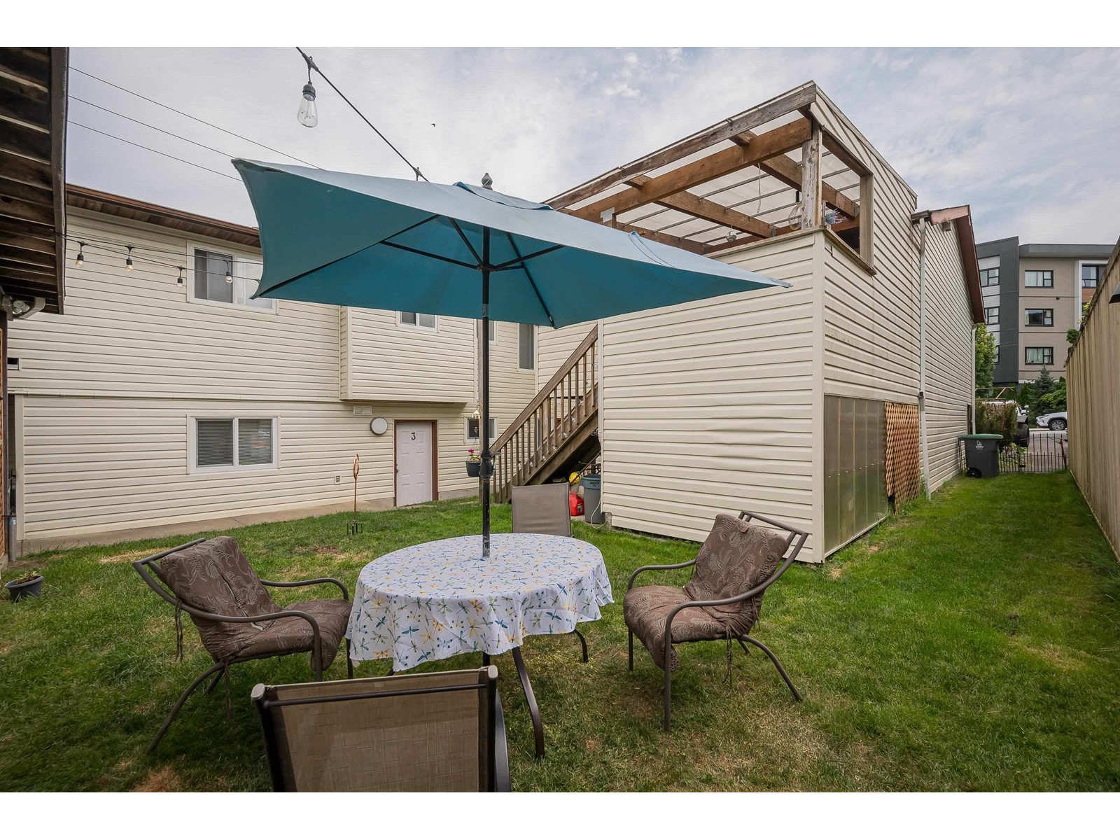 15589 17 Avenue Property Photo 29