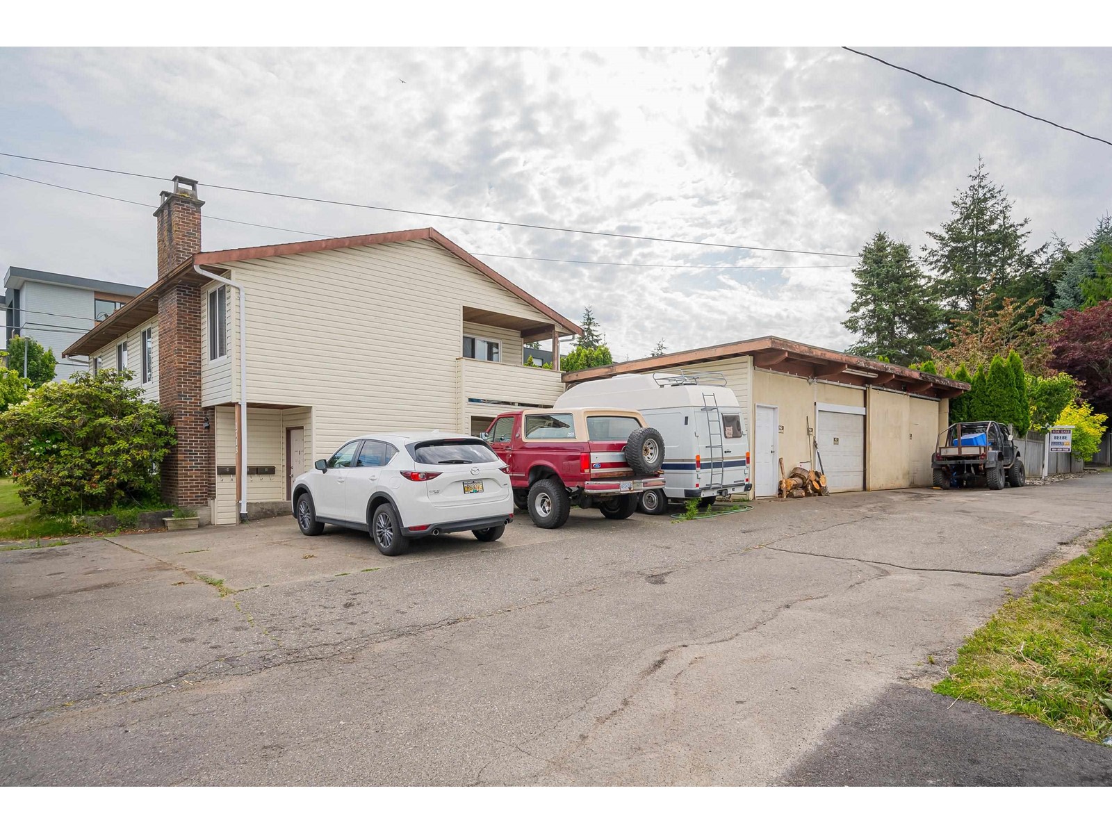 15589 17 Avenue Property Photo 32