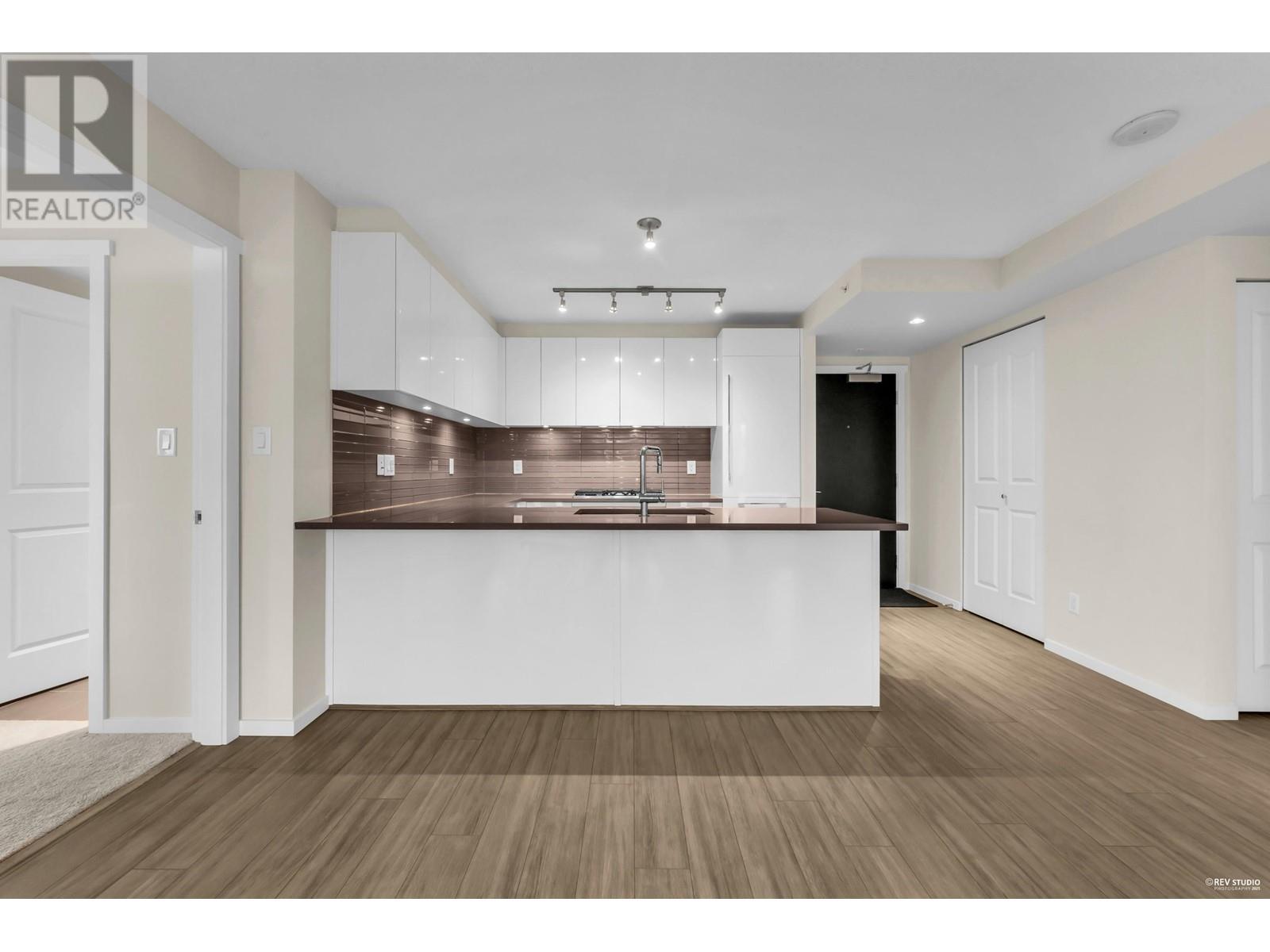 302 6658 Dow Avenue Property Photo 9