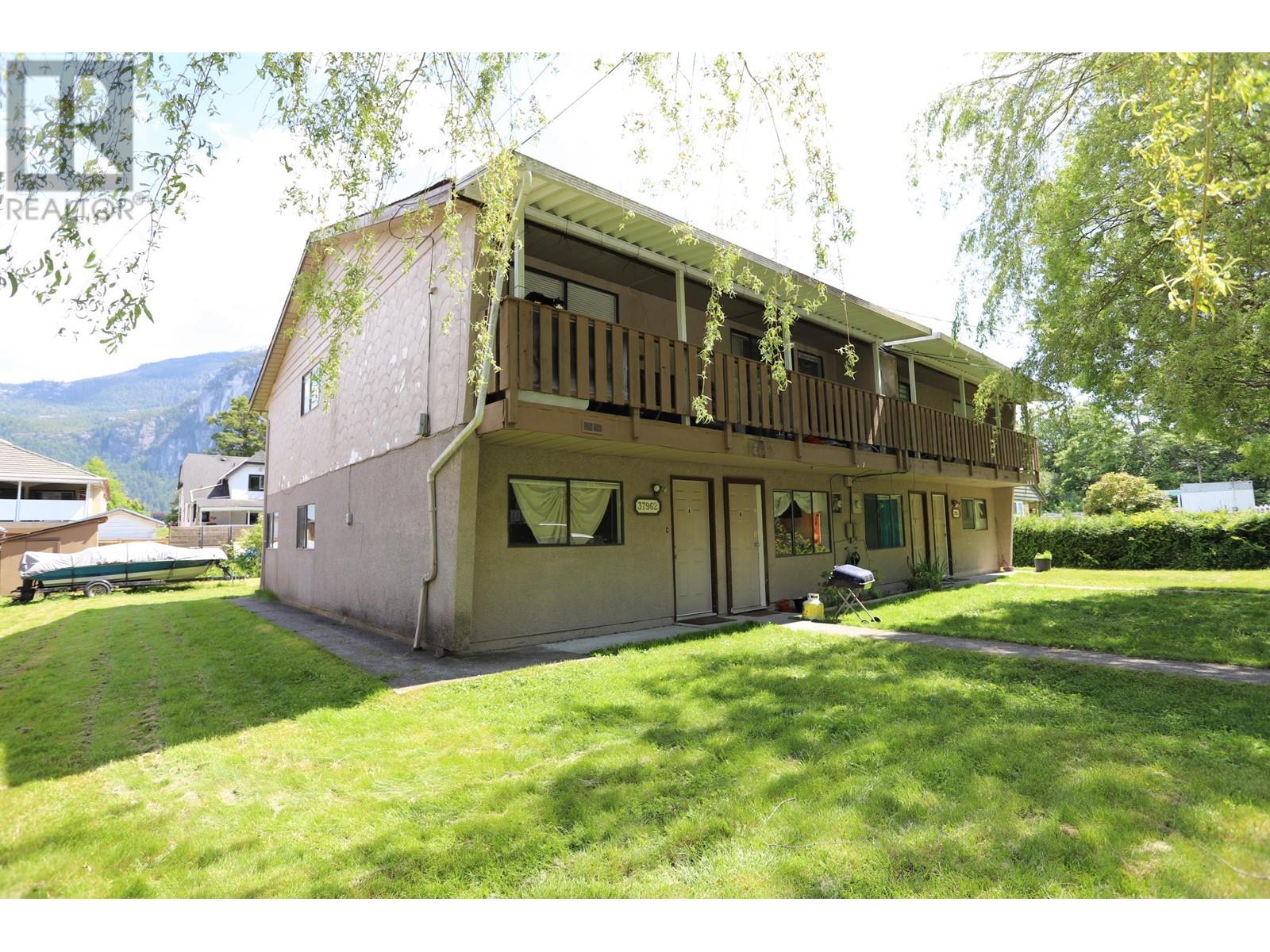 37962 Sixth Avenue Property Photo 5