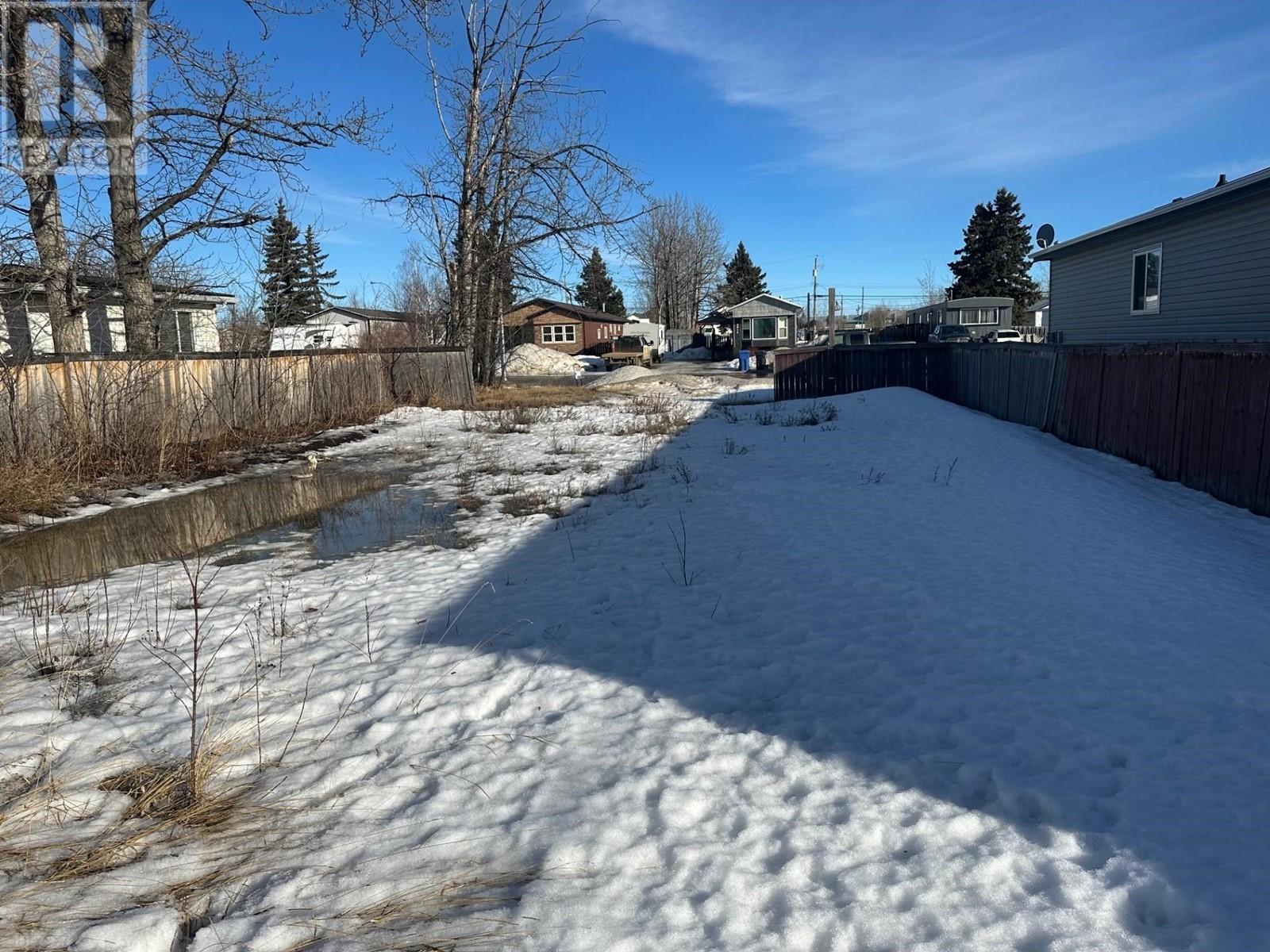 8816 75 Street Property Photo 2