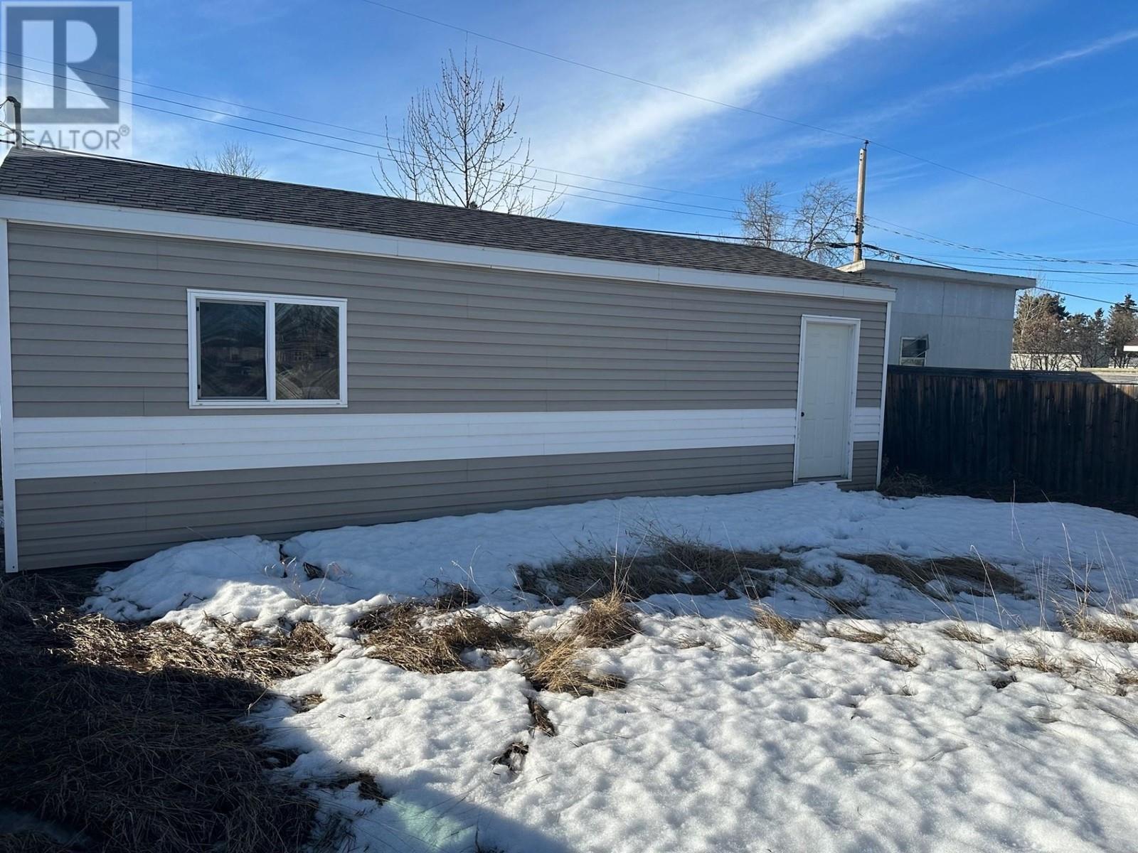 8816 75 Street Property Photo 3