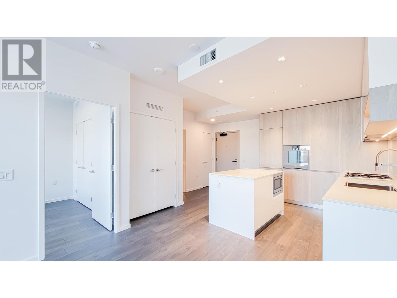 215 6788 Minoru Boulevard Property Photo 6