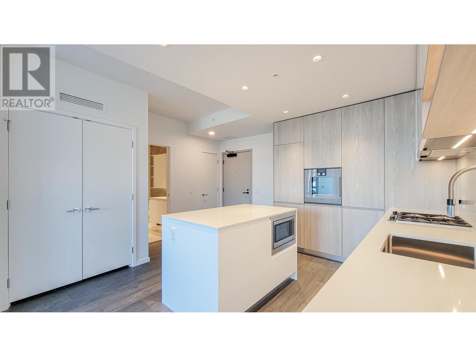 215 6788 Minoru Boulevard Property Photo 7
